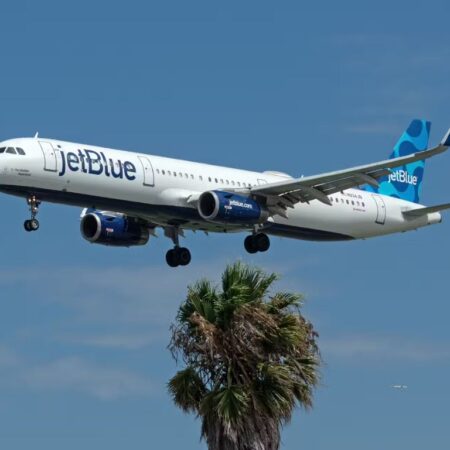 More Cuts: JetBlue Drops 2 Cross-Country Routes From Los Angeles International Airport