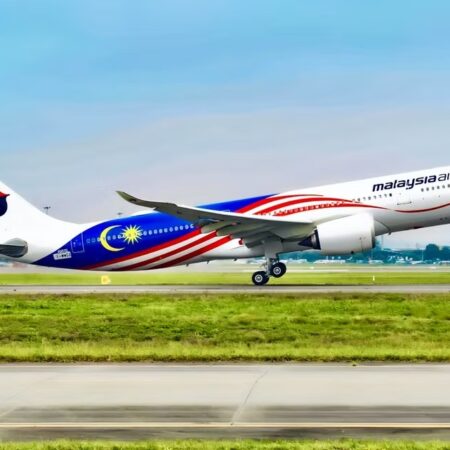 Malaysia Airlines 1st Airbus A330neo Takes 1st Flight